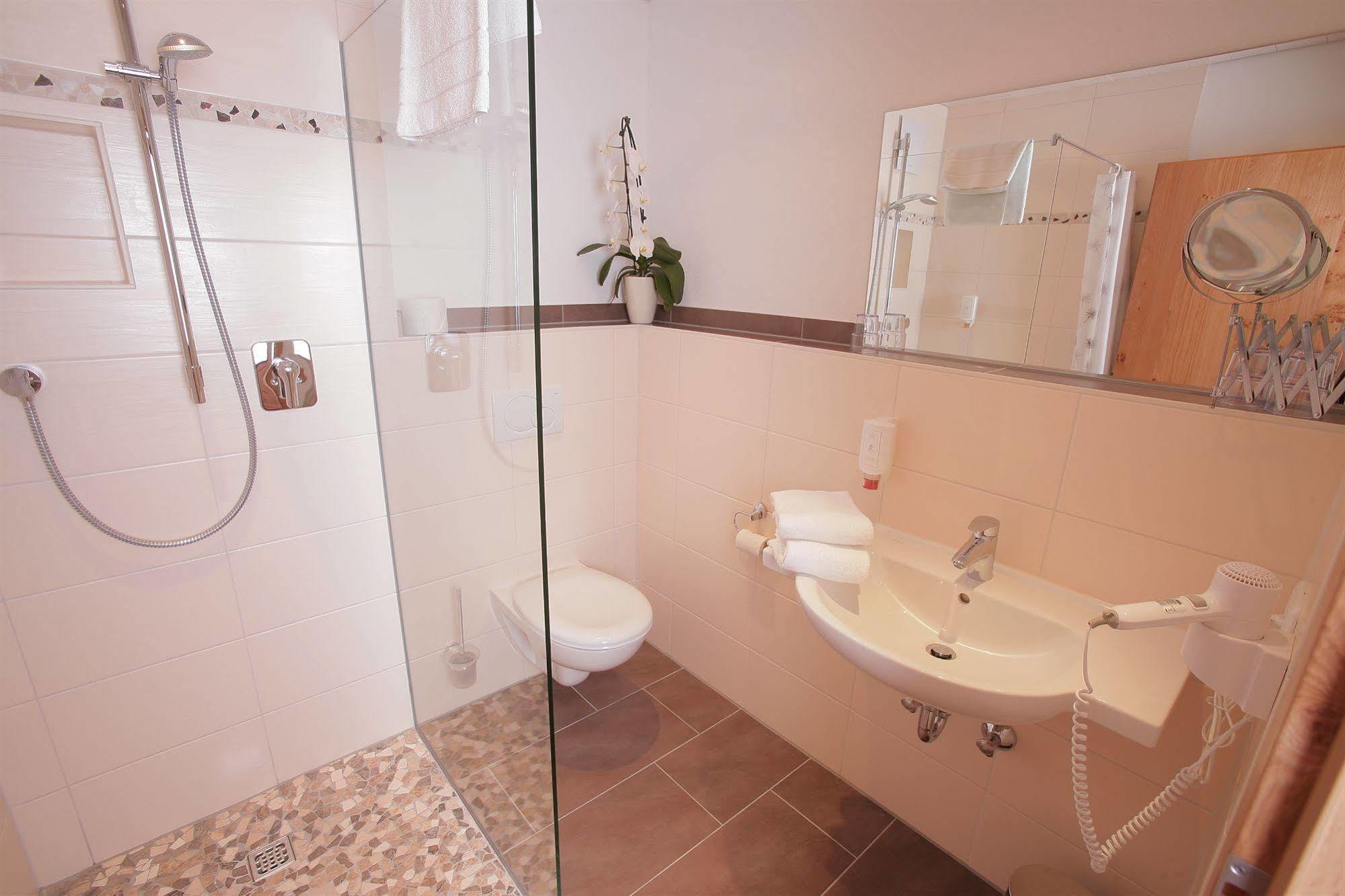 Pension Schweizerhaus Garni ワイアルン エクステリア 写真